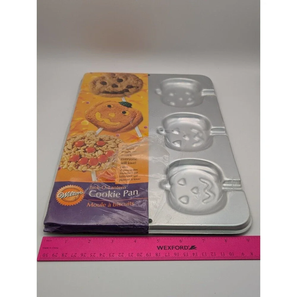Vintage Wilton Jack O Lantern Cookie Treat Pan Halloween Pumpkin Baking Mold NEW